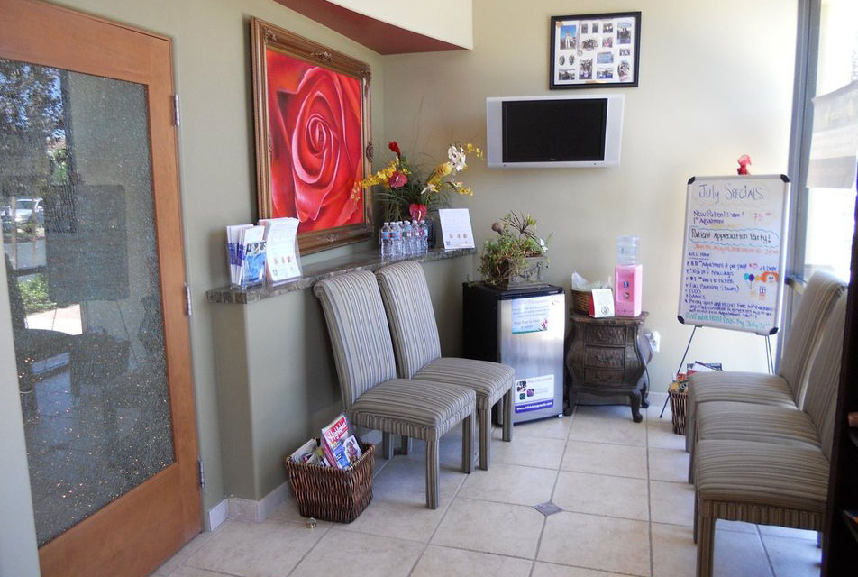 Hifai Chiropractic In San Diego reception desk